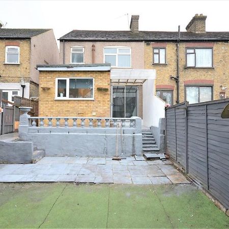 4 Bedroom House In East London Eksteriør billede
