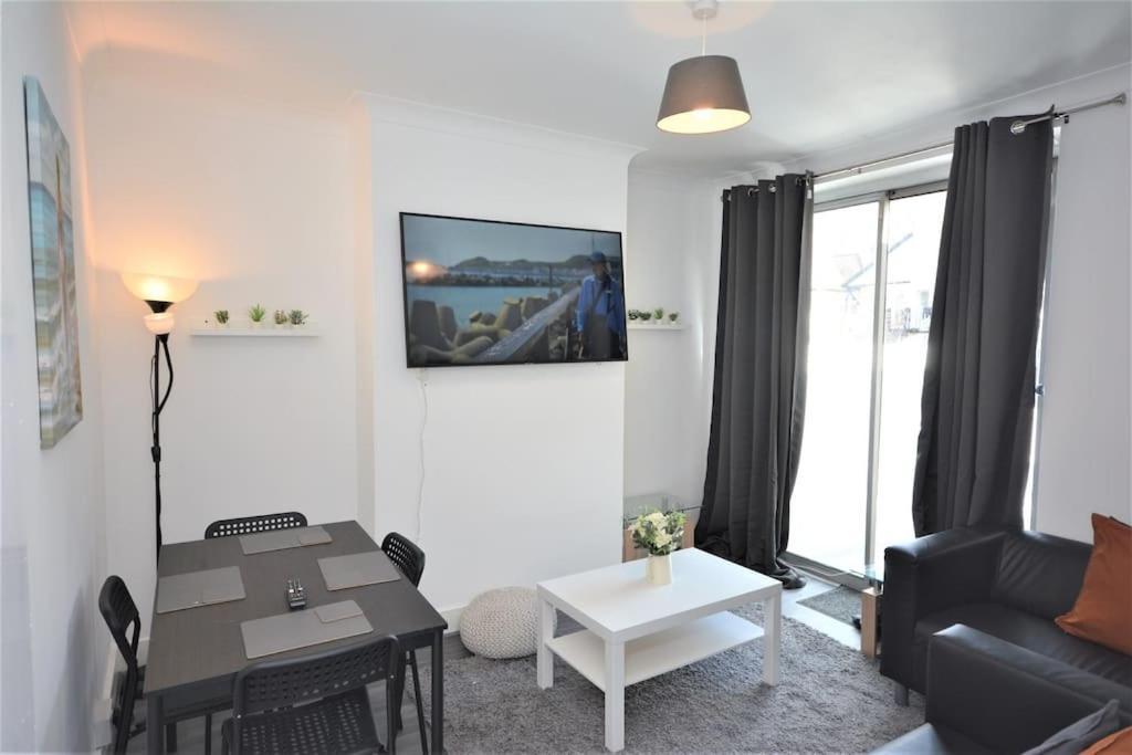 4 Bedroom House In East London Eksteriør billede