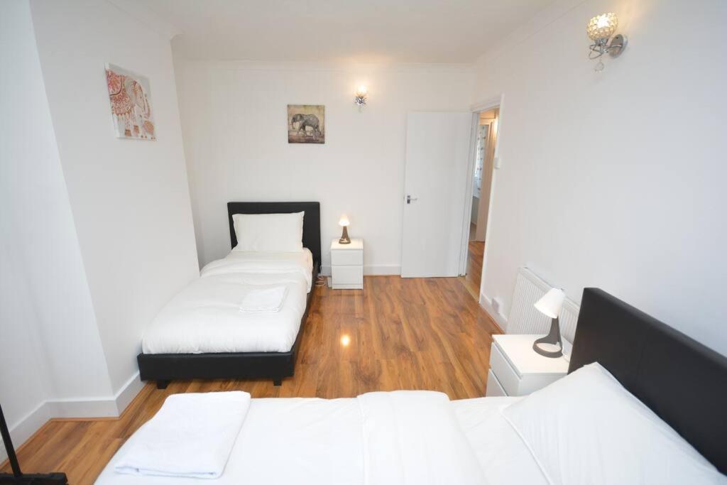 4 Bedroom House In East London Eksteriør billede